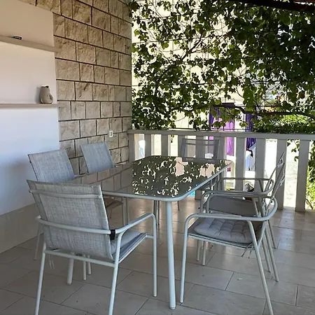 Apartament Vartal *