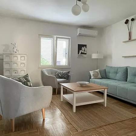 Apartament Vartal *